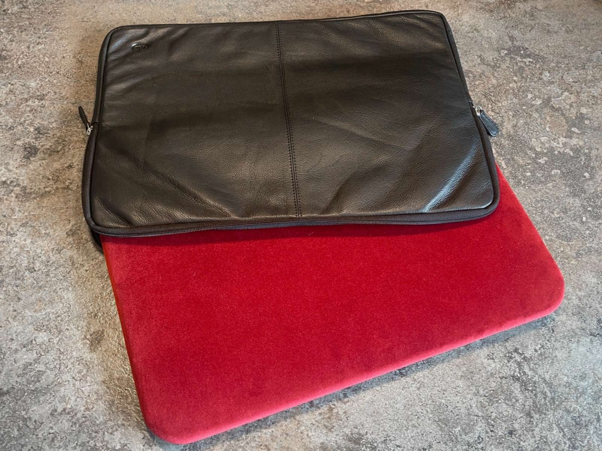 The JOL MEDIUM Hard Back Close Up Pad Carry Case - by PropDog