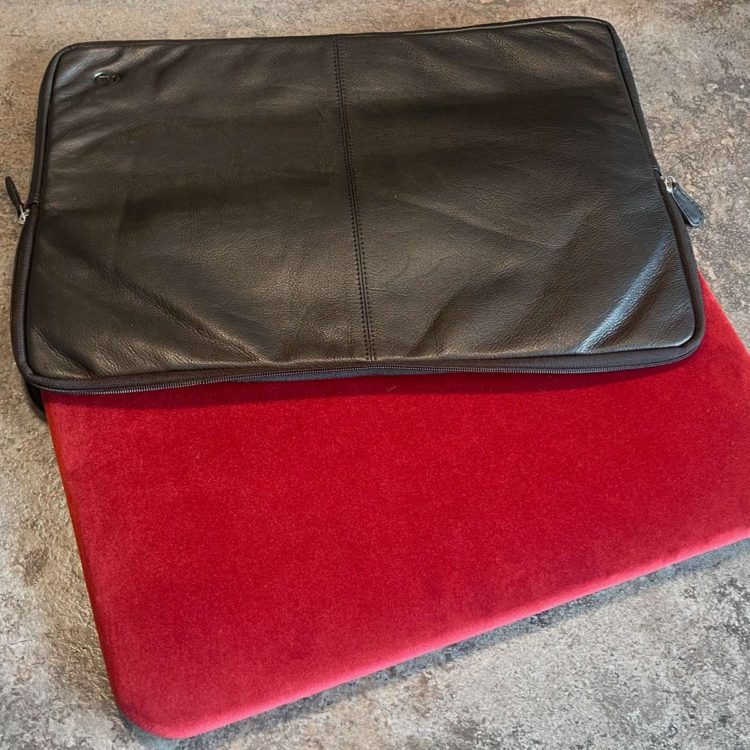 The JOL MEDIUM Hard Back Close Up Pad Carry Case - by PropDog