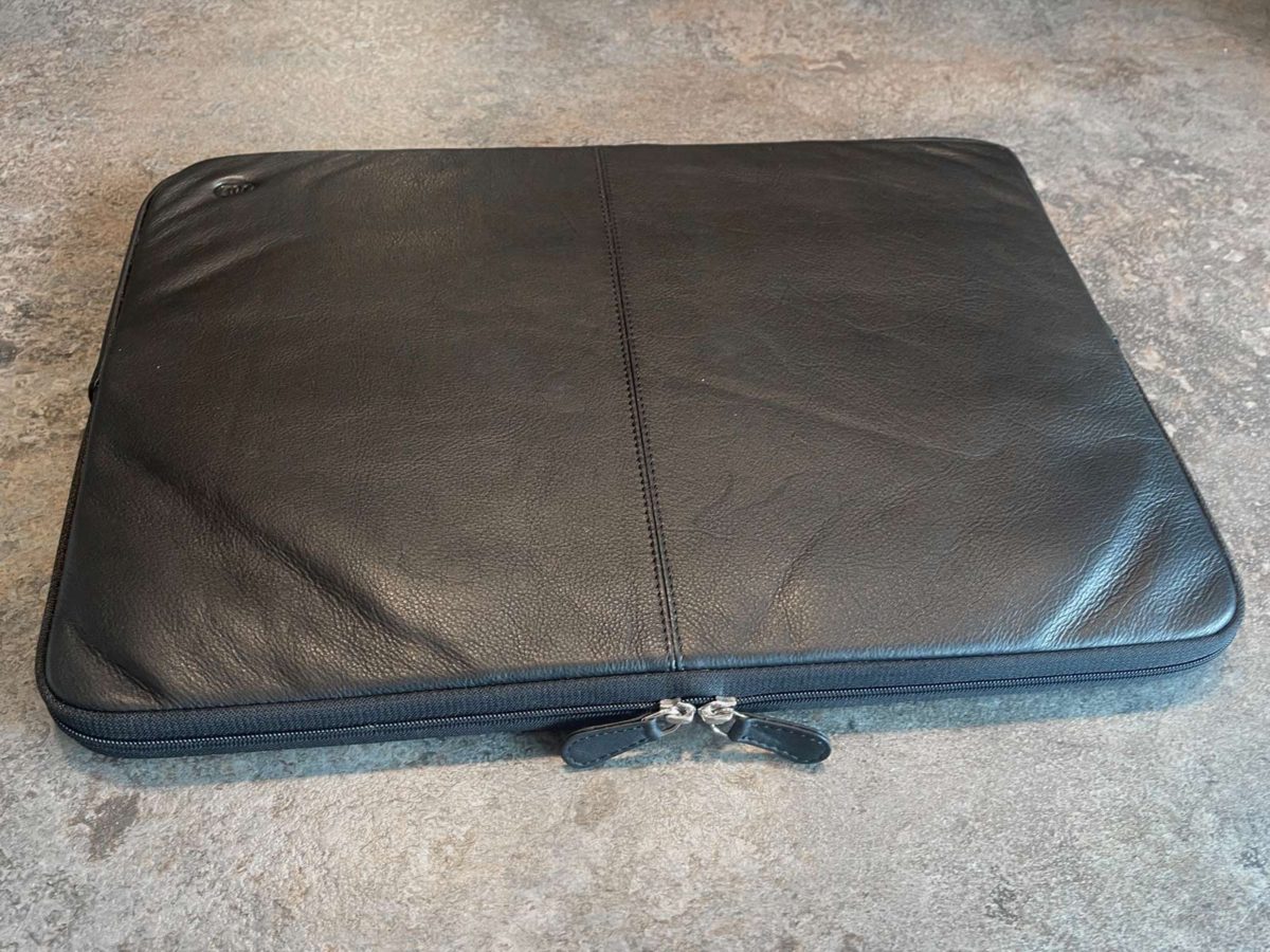 The JOL MEDIUM Hard Back Close Up Pad Carry Case - by PropDog - Image 2