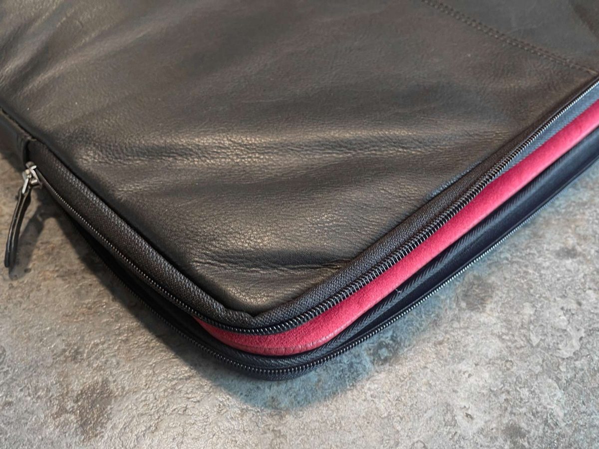The JOL MEDIUM Hard Back Close Up Pad Carry Case - by PropDog - Image 5